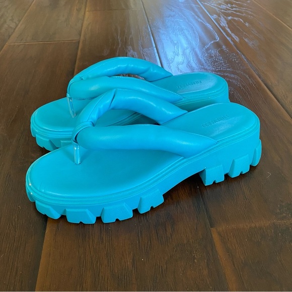 Forever21 Women's Blue Rubber Leather Upper Platform Heel Sandals Size 8 - Picture 2 of 7